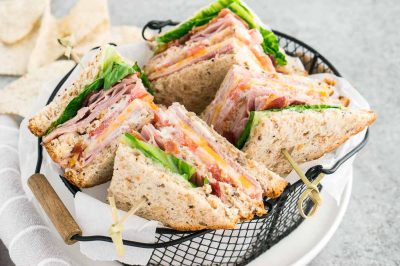 Crispy chicken sandwich - Blissful Bakers